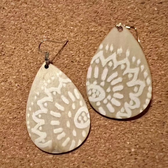 Hand painted earrings - Picture 1 of 1